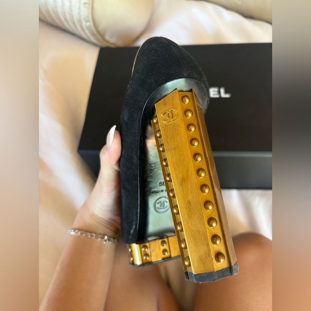 Chanel Black pumps with gold heel - Picture 6 of 7